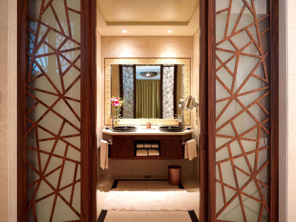 Signature Room  with Terrace - Image 10