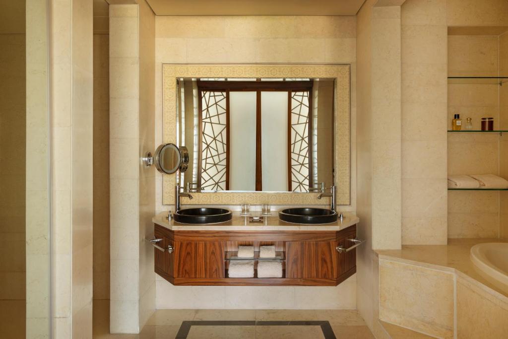 Signature Room  with Terrace - Image 11