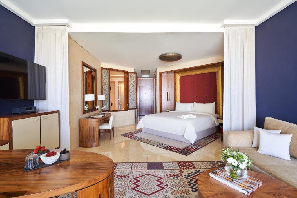 Signature Room  with Terrace - Image 5