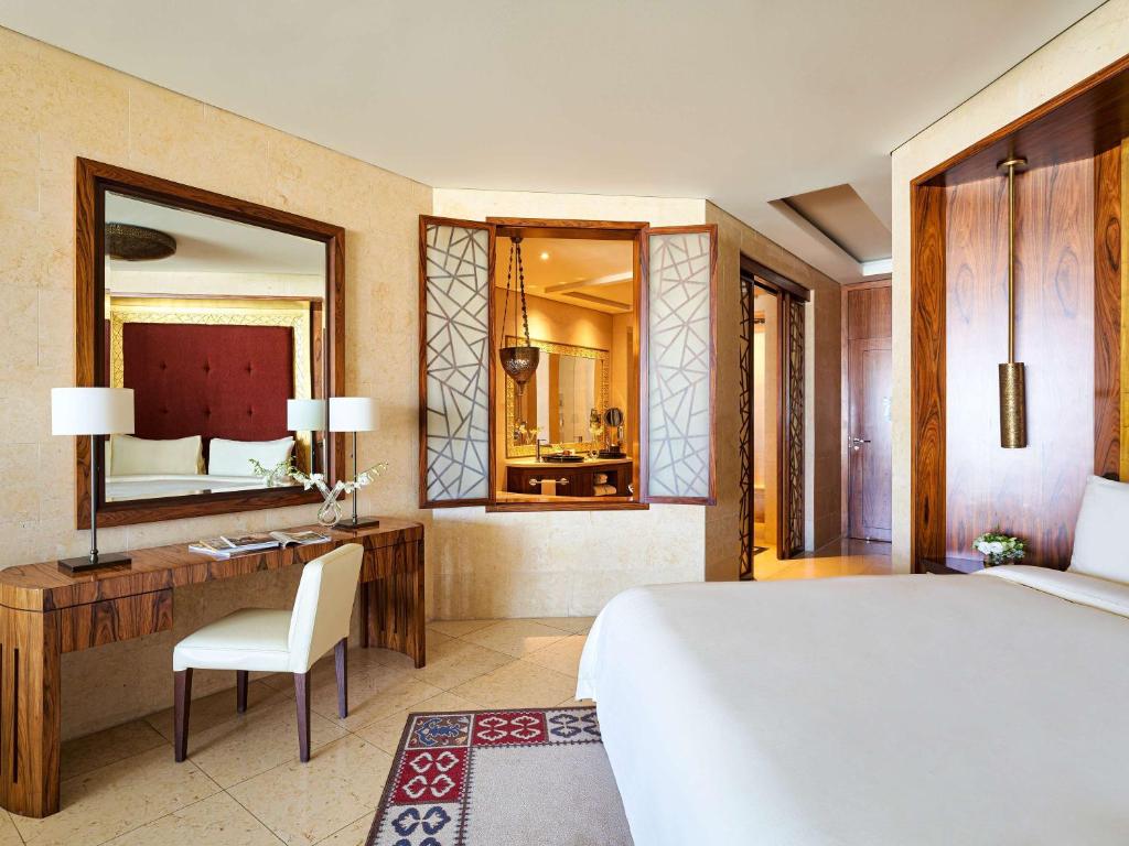 Signature Room  with Terrace - Image 8