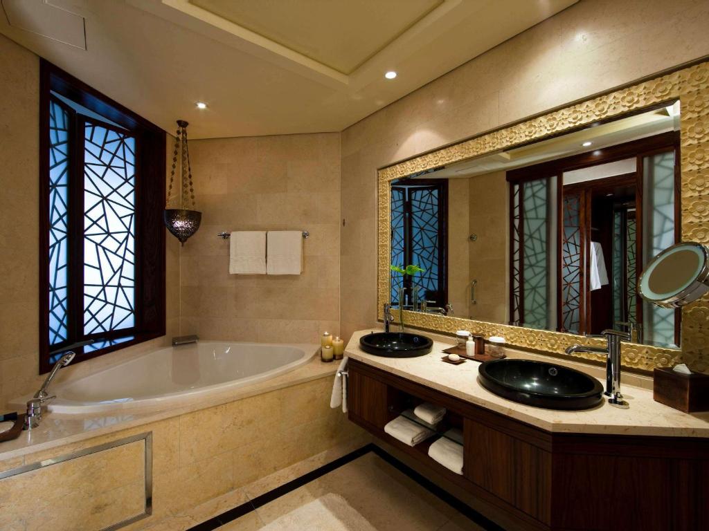 Signature Twin Room - Image 6