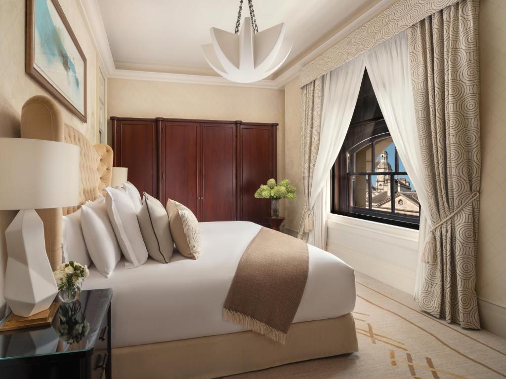 Corner Suite - Image 2