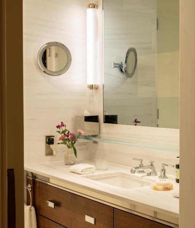 Deluxe Double Room - Image 1