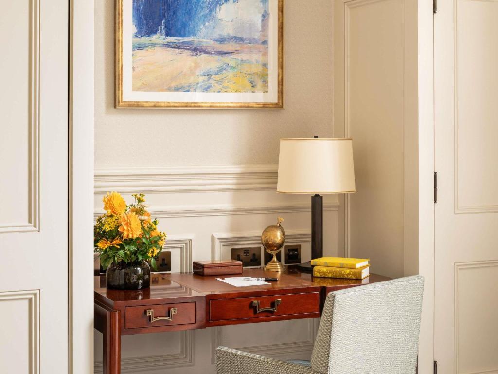 Executive Double Room - Image 8