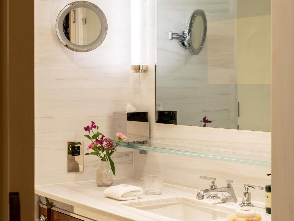 Superior Double Room - Image 6