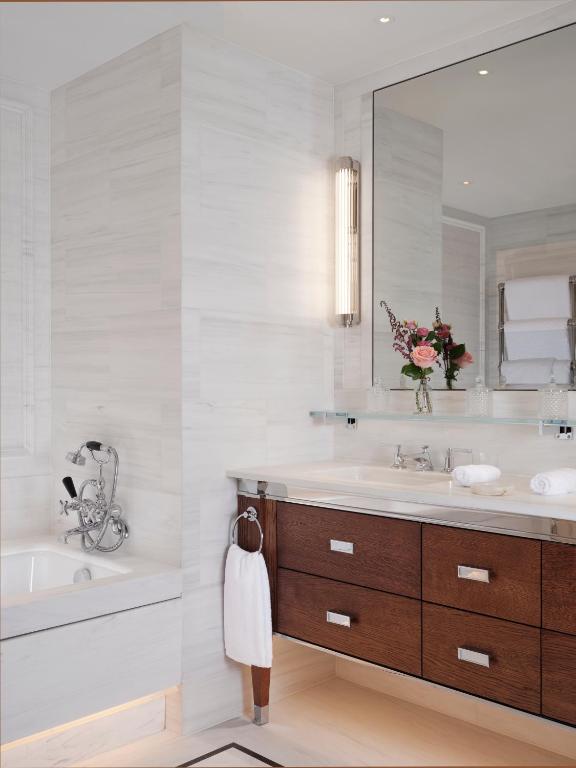 Westminster Suite - Image 1