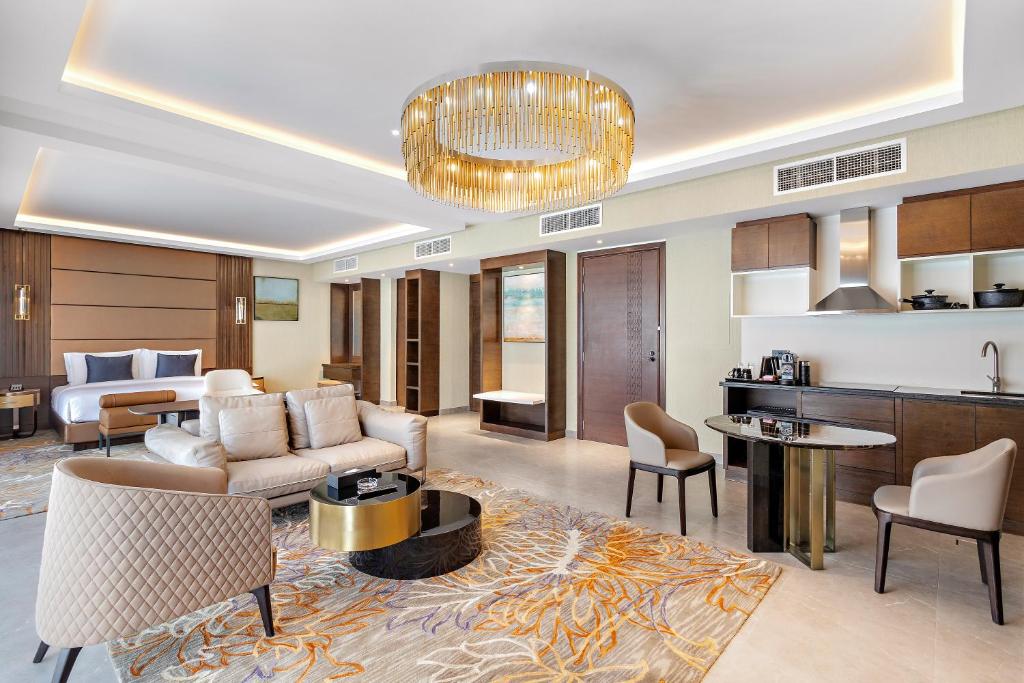 Junior Suite with Kitchenette - Image 5