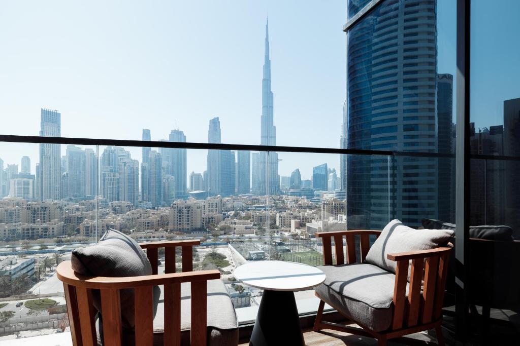 Luxury King Room with Balcony-Burj Khalifa View - Image 6