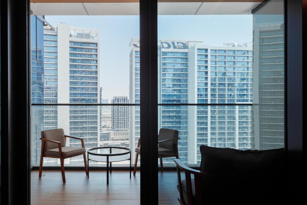 Luxury King Room with Balcony-Burj Khalifa View - Image 7