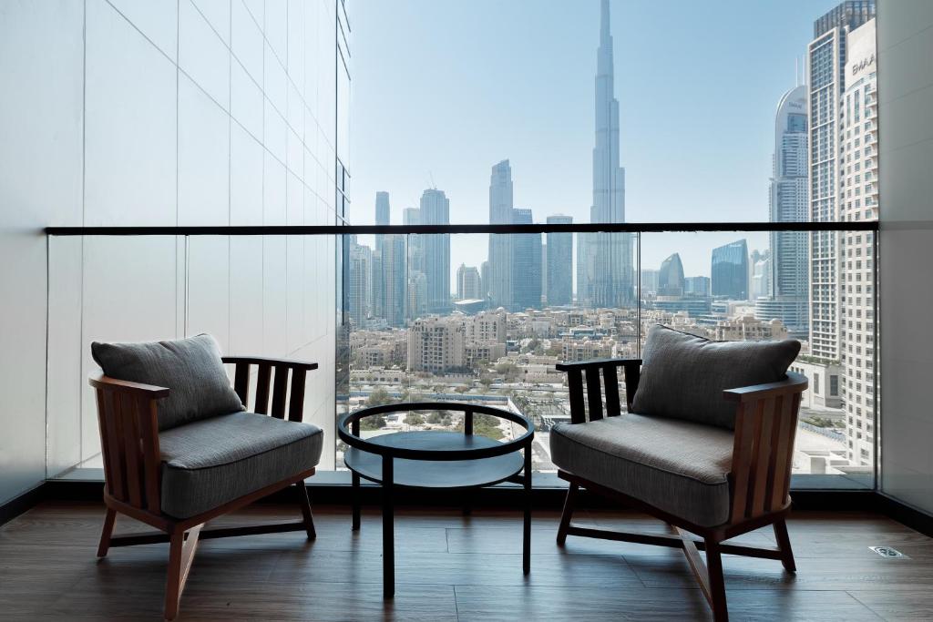 Luxury King Room with Balcony-Burj Khalifa View - Image 8