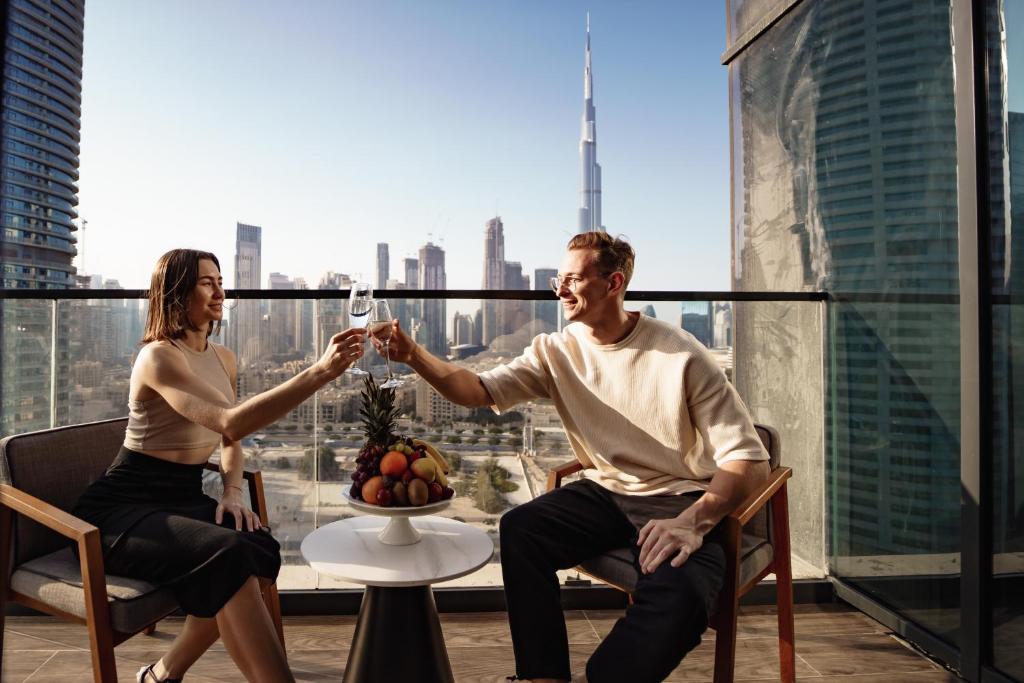 Premuim Twin Room with Balcony-Burj Khalifa View - Image 1