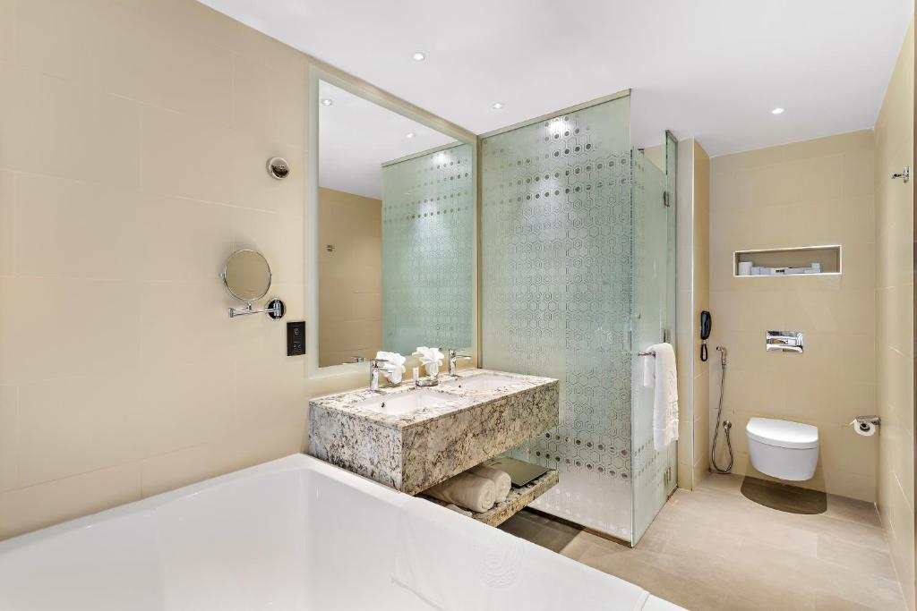 Suite with Balcony - Image 4