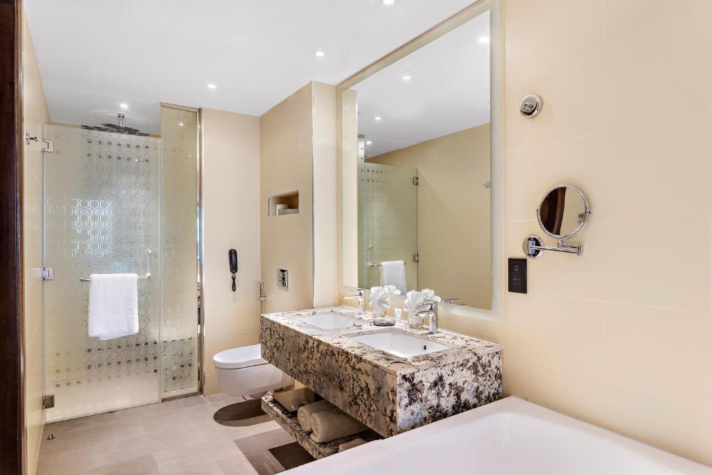 Suite with Balcony - Image 5