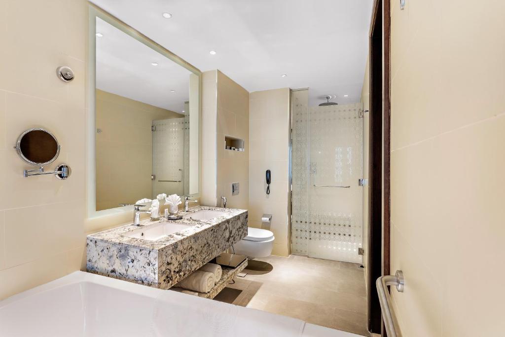 Suite with Balcony - Image 6