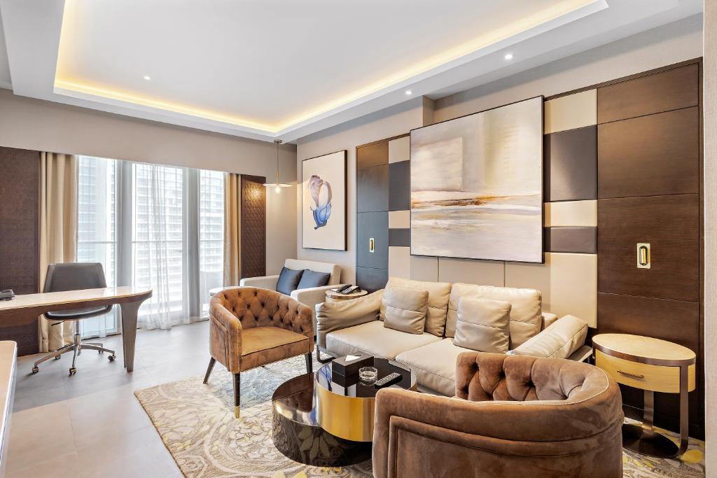 Suite with Balcony - Image 8