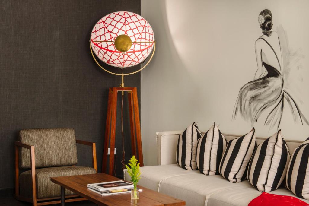 Executive Suite - Image 5
