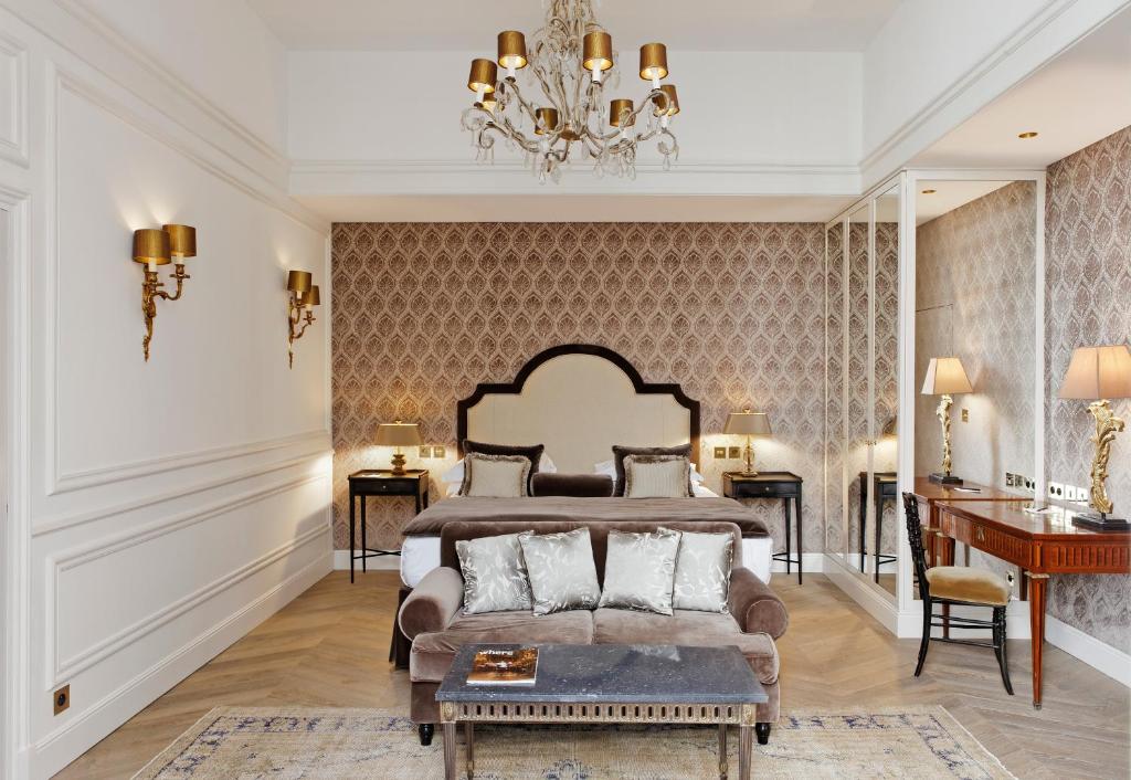 Deluxe Double Room - Image 5