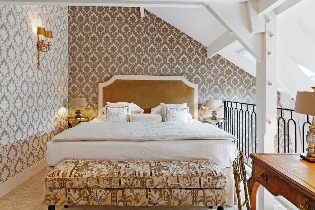 Deluxe Junior Suite - Image 8