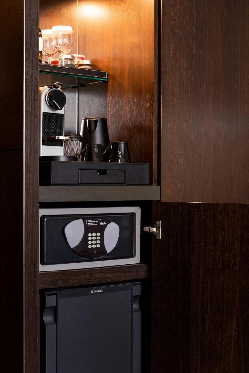 Family Room - Image 13