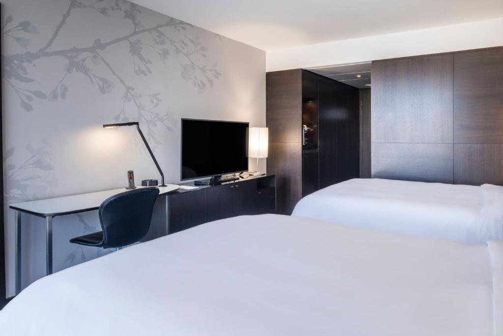 Family Room - Image 7