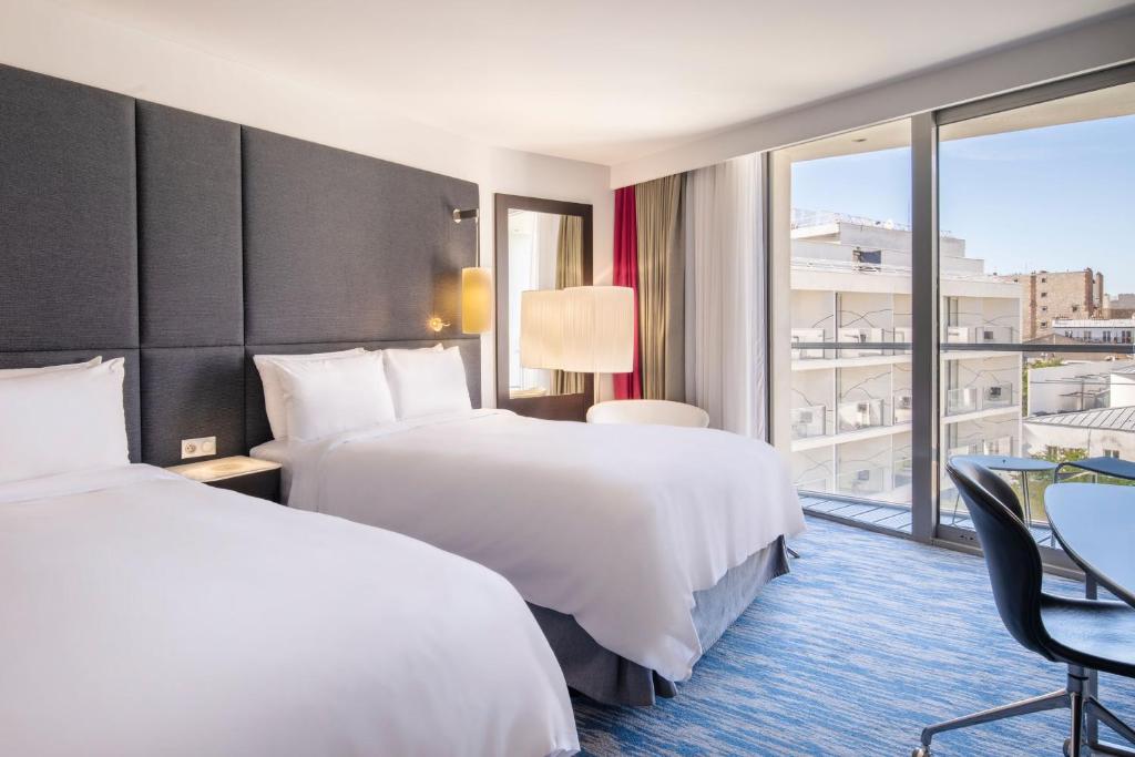 Family Room - Image 8