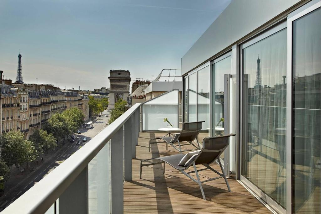 Paris Sky View Terrace Room with Breakfast and Eiffel Tower View - Image 1