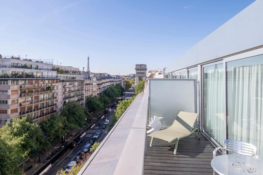 Paris Sky View Terrace Room with Breakfast and Eiffel Tower View - Image 14