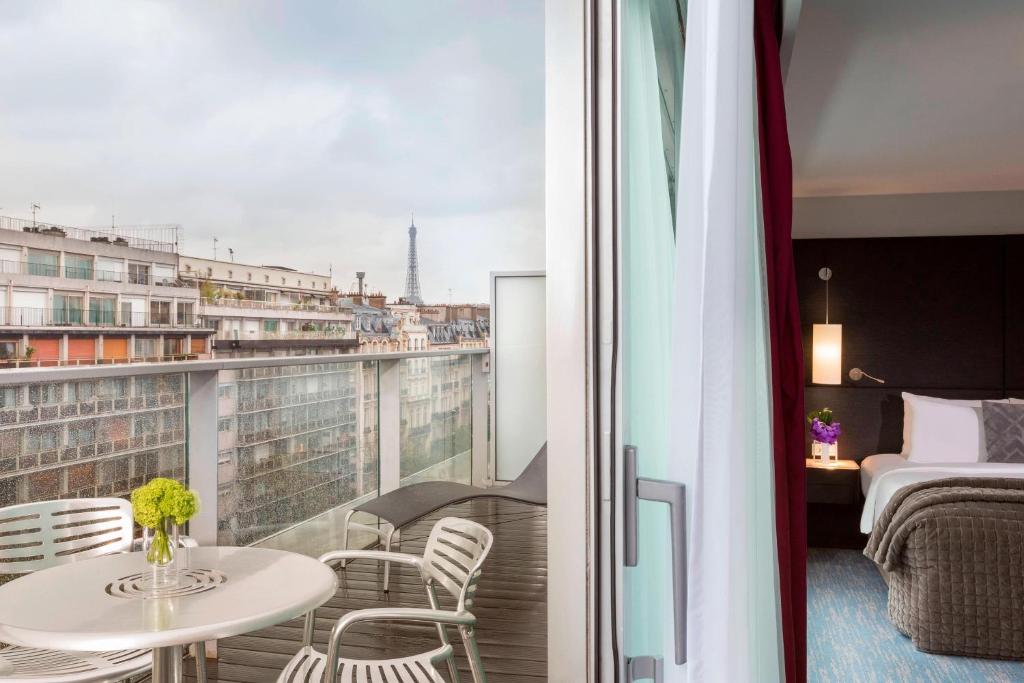 Paris Sky View Terrace Room with Breakfast and Eiffel Tower View - Image 2