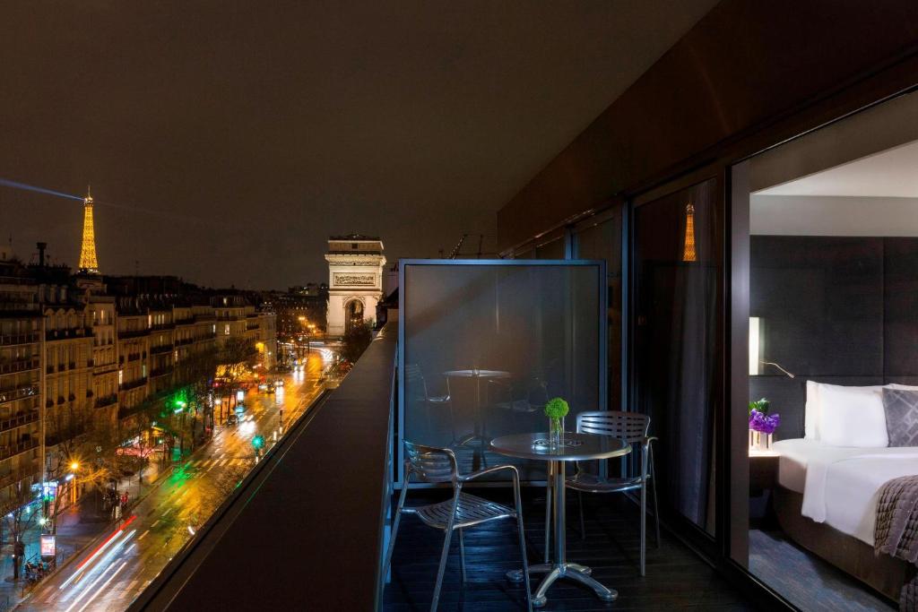 Paris Sky View Terrace Room with Breakfast and Eiffel Tower View - Image 3
