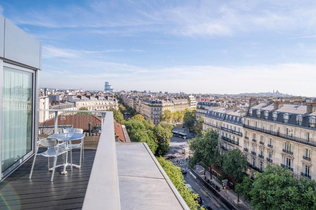 Paris Sky View Terrace Room with Breakfast and Eiffel Tower View - Image 9