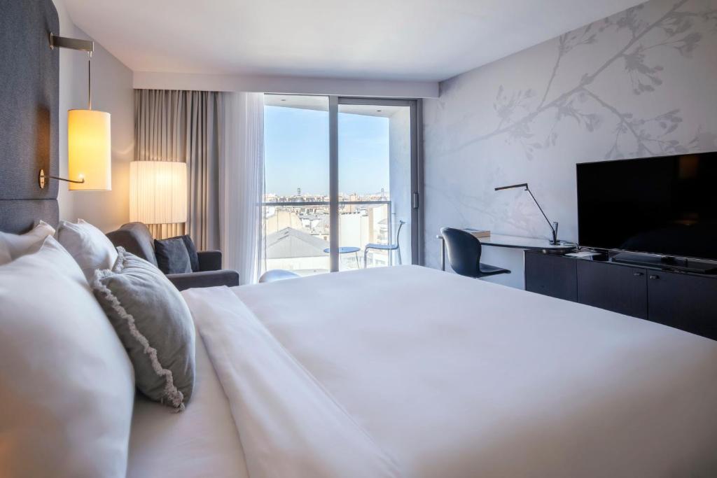 Prestige Balcony room with Garden View - Image 12