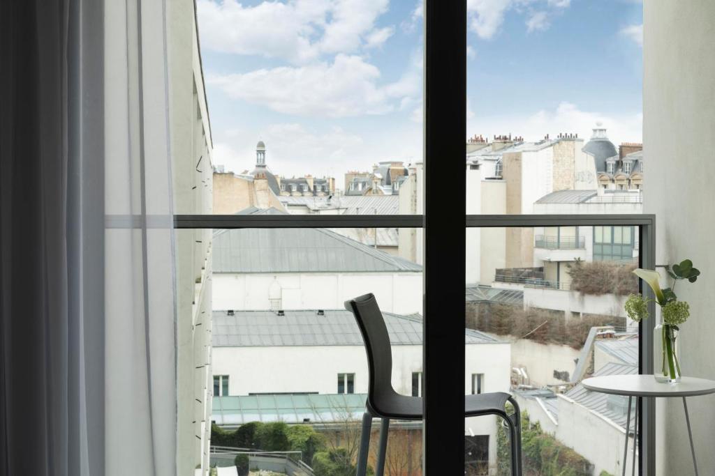 Prestige Balcony room with Garden View - Image 5