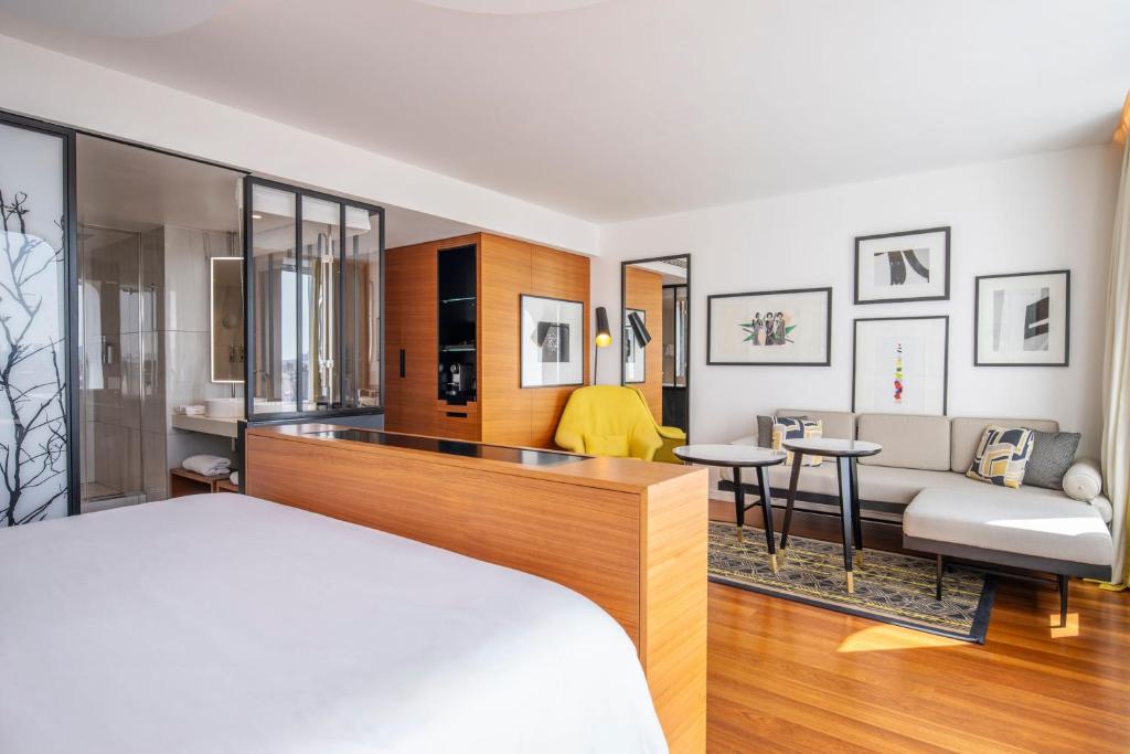 Artist Studio Junior Suite - Image 7