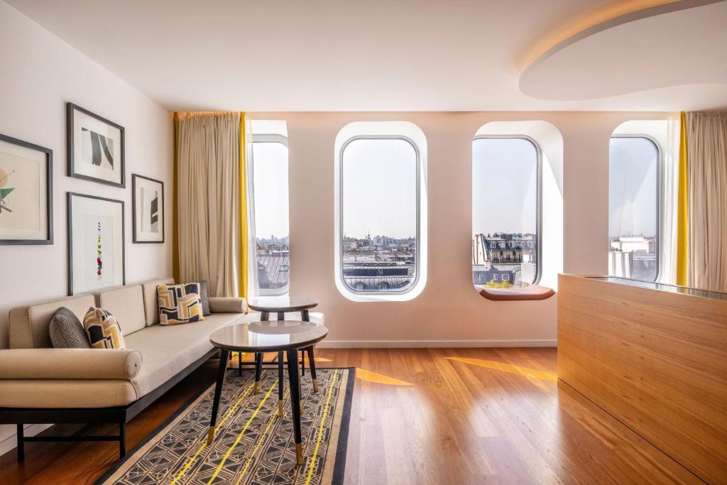 Artist Studio Junior Suite - Image 8