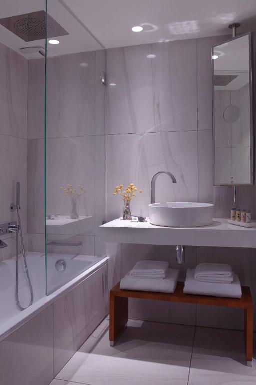 Bobo Room with Garden or City View - Image 2