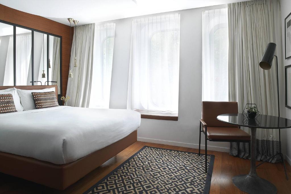 Paris Style Room with One Queen Bed - Image 2