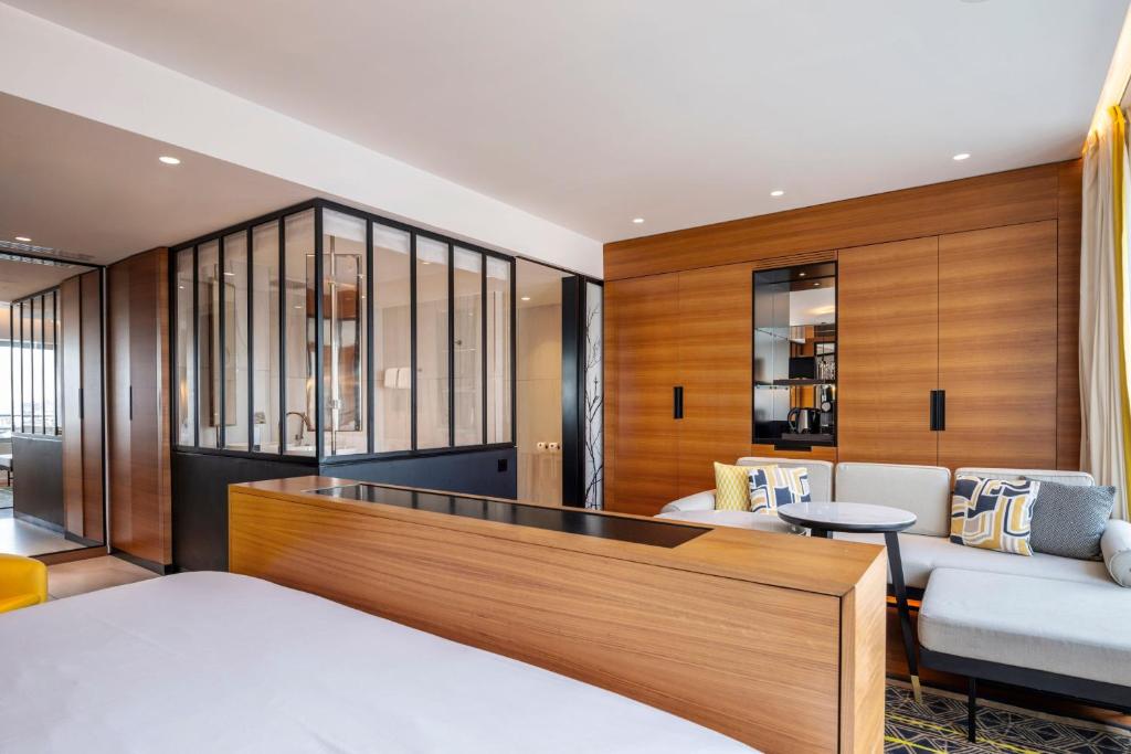 Skyline Suite with Skyline View - Image 9