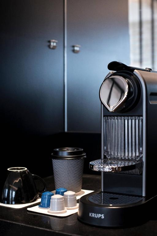 Urban View Room with Paris Rooftop View - Image 5