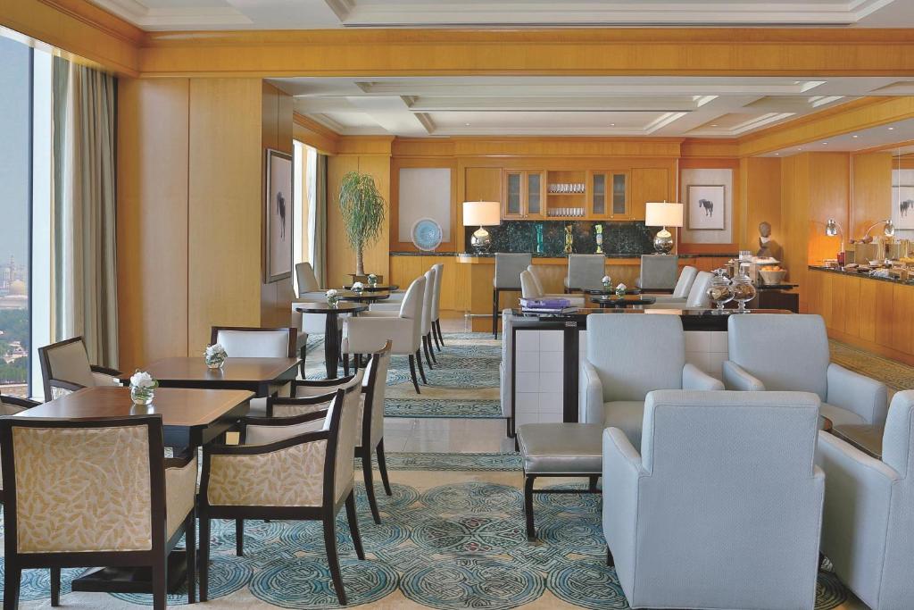 Ambassador Suite with Lounge access, One King Bed, Non Smoking, Balcony - Image 5