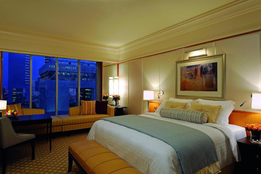 Club Room, with Lounge Access, One King or Two Double beds , Non Smoking - Image 3