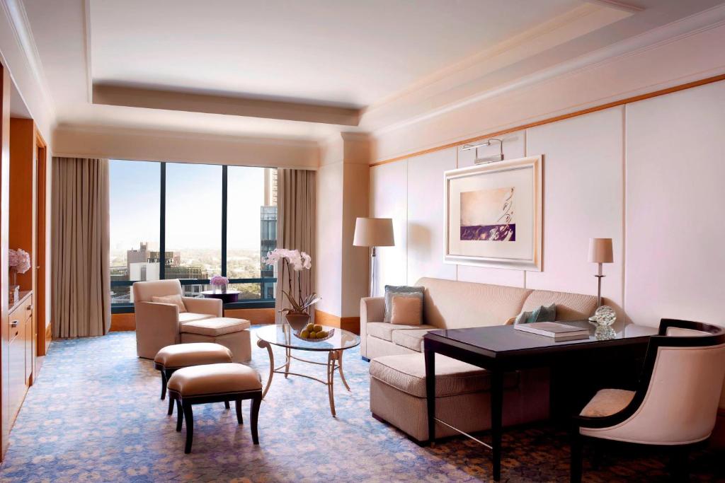 Executive Suite, One King Bed, Non Smoking - Image 4