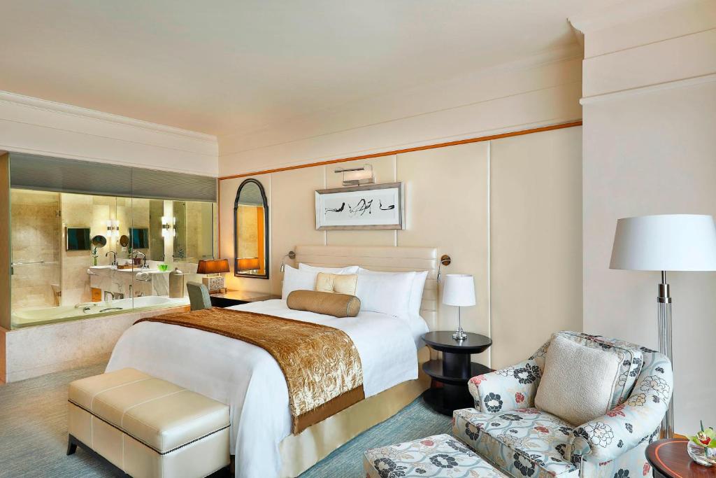Executive Suite, One King Bed, Non Smoking - Image 5