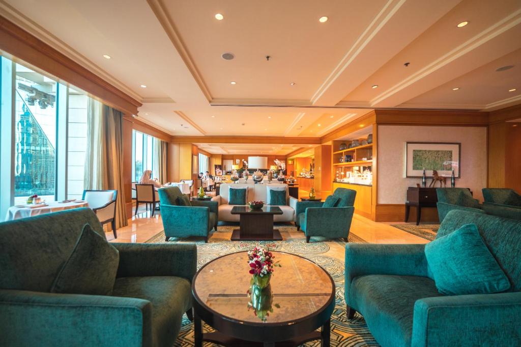 Junior Suite with Lounge access, Two Double Beds, Non Smoking, Balcony - Image 2