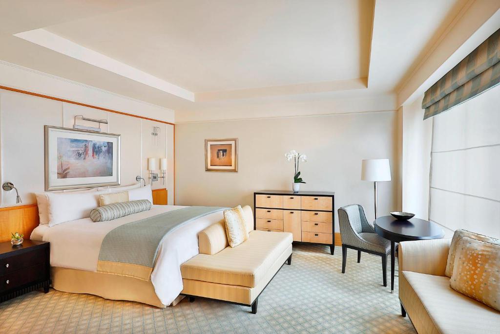 Premier Room King or Two Double beds, Non Smoking - Image 1