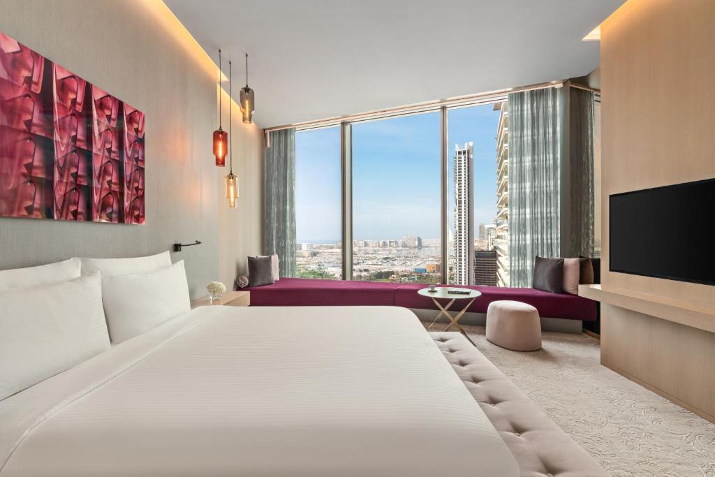 Deluxe King Room - Image 2