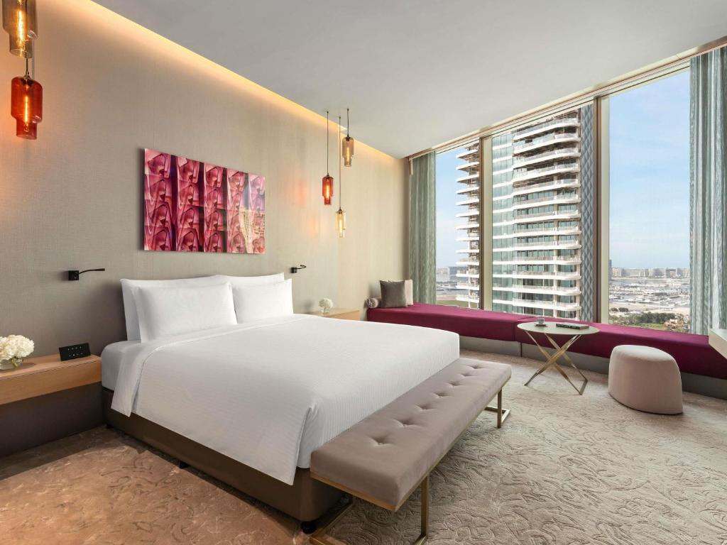 Deluxe King Room - Image 6