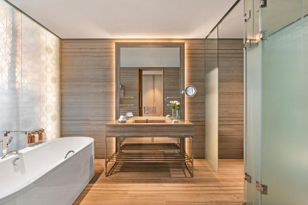 One Bedroom Deluxe Suite - Image 1