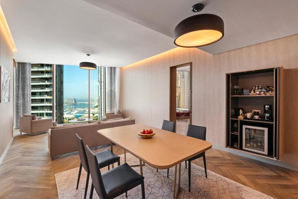 One Bedroom Deluxe Suite - Image 4