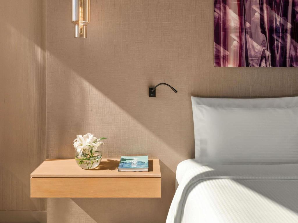 Premium King Room - Image 12