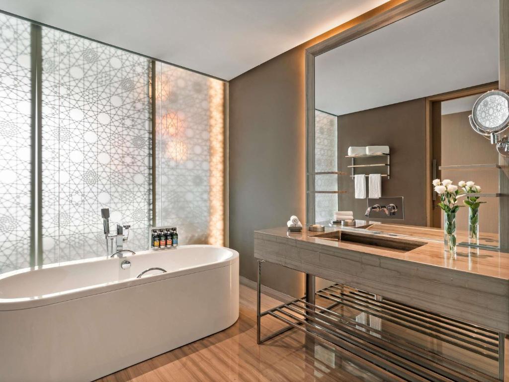 Premium King Room - Image 13